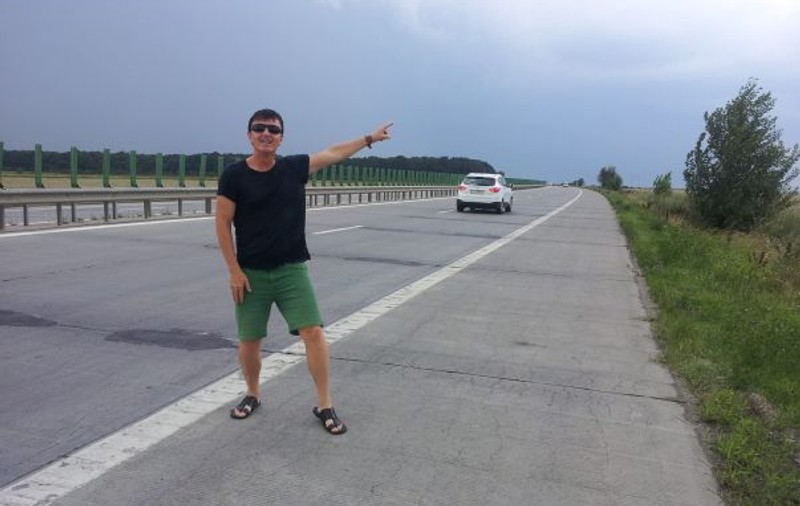 A PĂŢIT-O! Cântăreţul Aurel Moldoveanu, TRAS PE DREAPTA