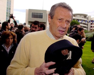 epa00923971 President of the Palermo soccer club, Maurizio Zamparini arriving for a crisis meeting of Italian soccer clubs held at the Hilton Hotel in Fiumicino, Rome Tuesday 6th February 2007 following the killing last week of a policeman at a derby game between Sicilian teams Catania and Palermo. EPA/ROBERTO TEDESCHI