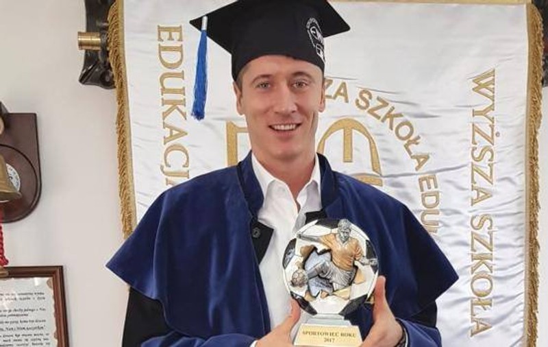 Robert Lewandowski este doctor. A devenit laureat al Universității din Varșovia