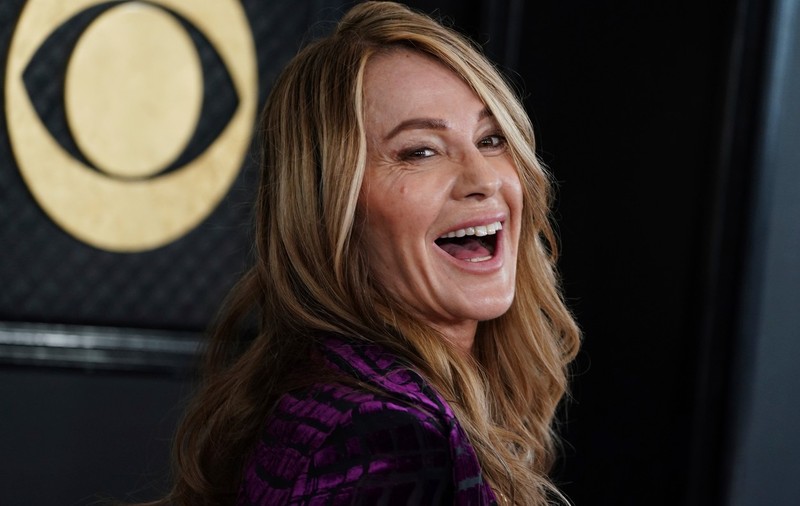 Cum a apărut Nadia Comăneci la Premiile Grammy 2023. Românca s-a pozat pe covorul roșu cu un actor din serialul „Wednesday”