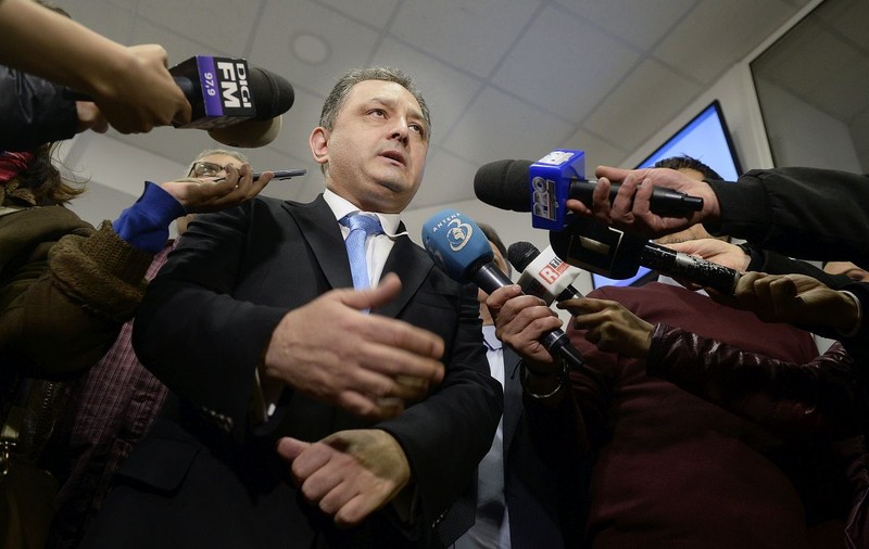 Cine sunt urmăriții penal din dosarul Vanghelie. Un fost șef de poliție și cea care plătea mii de euro trupelor care-i cântau ode primarului Florea