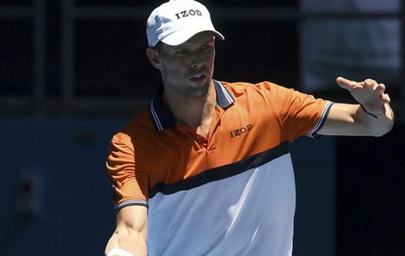 Jucătorul de tenis Mike Bryan, amendat cu 10.000 de dolari pentru că a mimat că împușcă un arbitru de linie