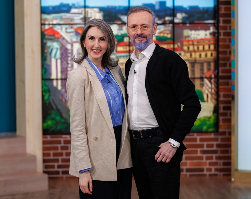 Mihai Albu își invită fiica la nunta cu Elena Nechifor. Viitoarea soție îi va purta numele: „Nu va fi a doua doamnă Albu, va fi adevărata doamnă Albu!”