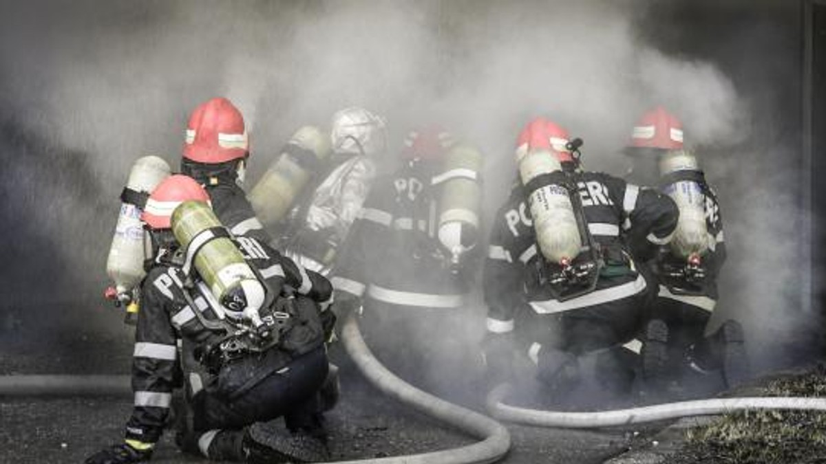 Incendiu într-un centru comercial din Brăila