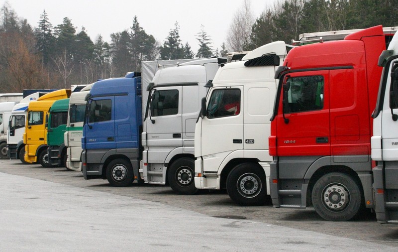 Șofer român, găsit mort în camionul lui în Franța