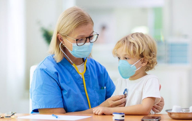 Legătura dintre COVID-19 și o boală inflamatorie la copii este aproape certă, dar tabloul general arată că nu trebuie să ne panicăm
