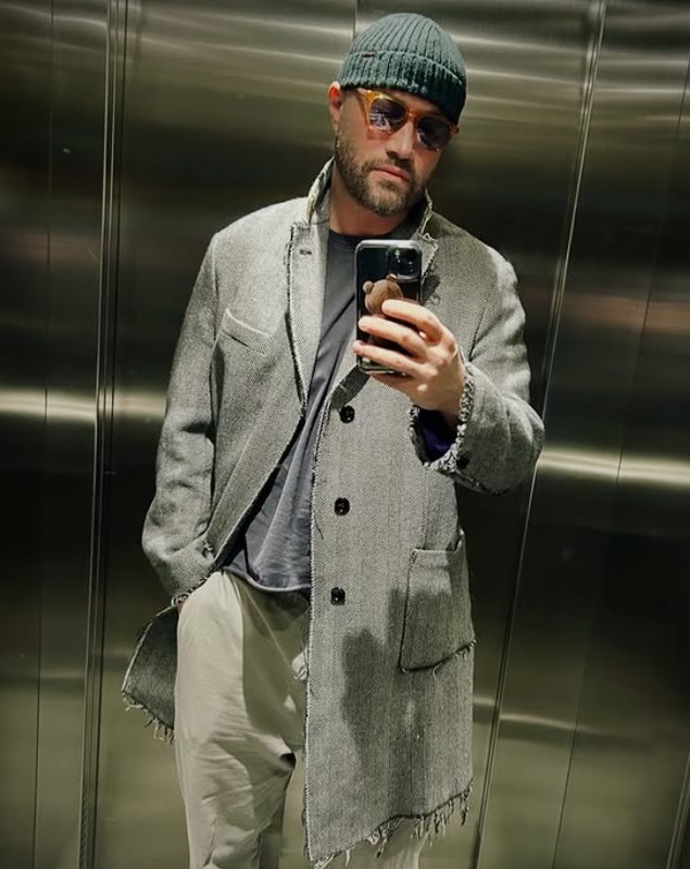 Reacția fanilor după ce au văzut cum s-a îmbrăcat Mihai Bendeac: „Ți-ai făcut haină din covoarele de pe Temu?”. Are și ochelari de soare