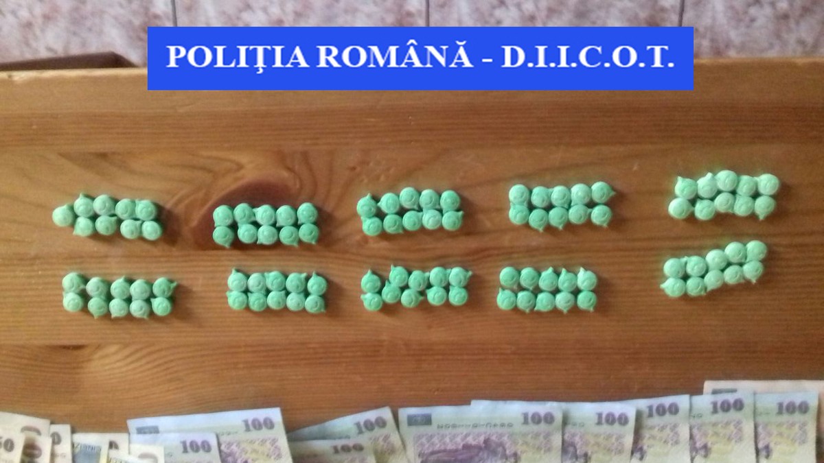 Rețea de traficanţi de droguri, destructurată de poliţiştii braşoveni
