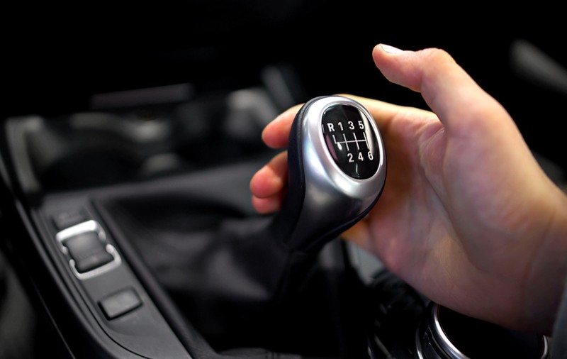 Top 10 simptome care anunță defecțiuni la cutia de viteze manuală