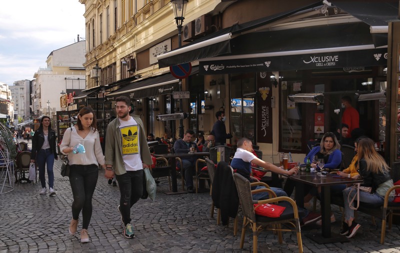 Controale în Centrul Vechi al Capitalei. Zeci de amenzi pentru cluburi și pentru persoanele fără mască de protecție