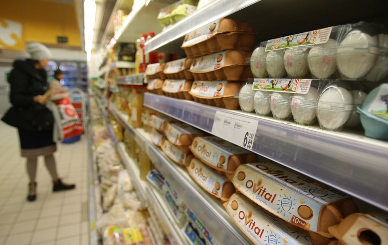 Magazinele au suficiente alimente pe rafturi înainte de Paște. Ministrul agriculturii: „Producătorii au stocuri foarte mari și nu se mai vinde aproape nimic”
