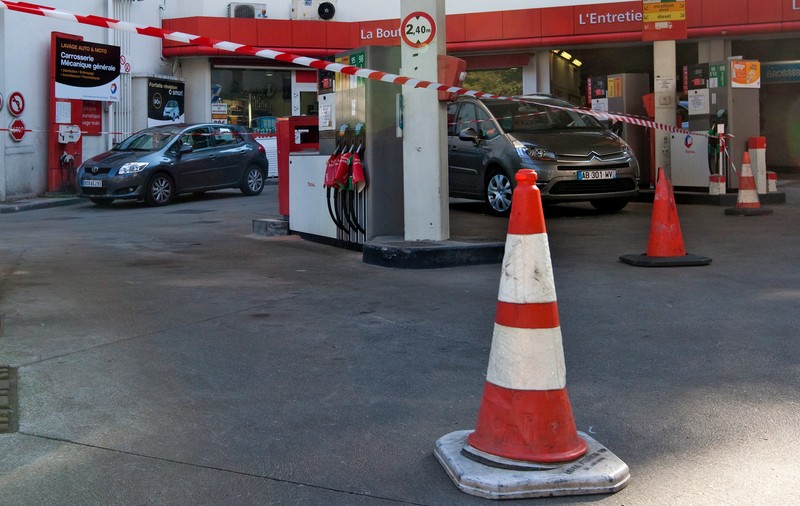 Criză de carbutanți în Franța! Mai multe benzinării au fost închise