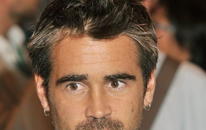 Colin Farrell, presat de familia partenerei să o ceară de soţie