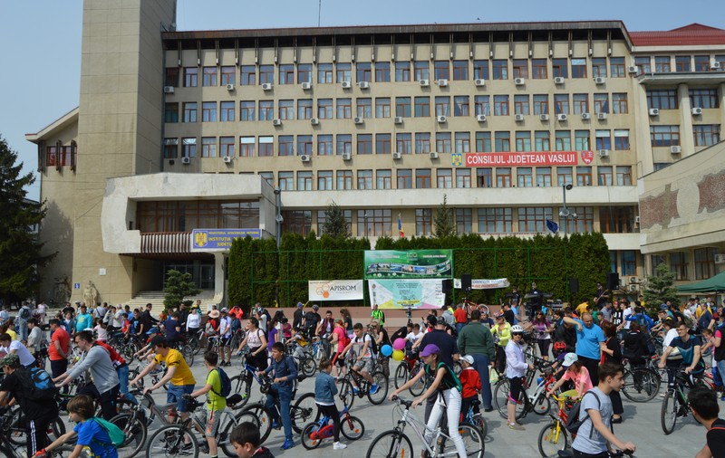 Sute de bicicliști au luat parte la cel mai mare eveniment de ciclism din Vaslui  - FOTO