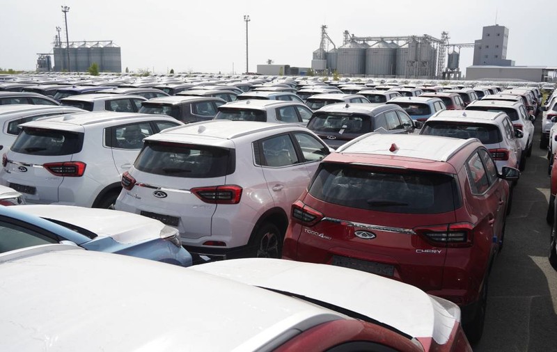 Lacuna legislativă care le permite chinezilor să „invadeze” piața auto europeană. Țara care a devenit poarta de intrare