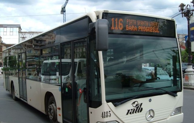 Incident într-un autobuz din Bucureşti. O femeie a ajuns de urgenţă la spital