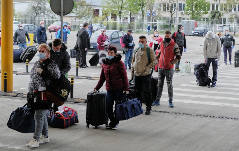 EXCLUSIV | Câți sezonieri români au plecat la muncă în străinătate de la începutul pandemiei?
