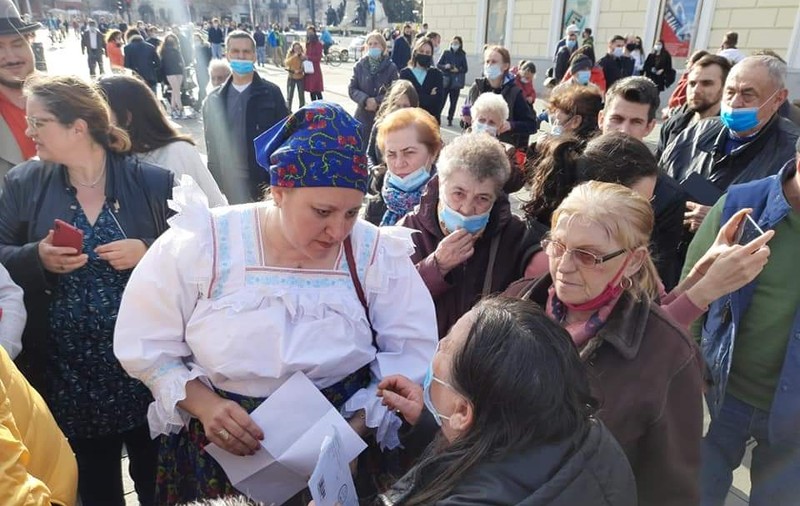Amendă de 2.000 de lei pentru organizatorul protestului de la Cluj-Napoca, la care a participat și senatoarea Diana Șoșoacă