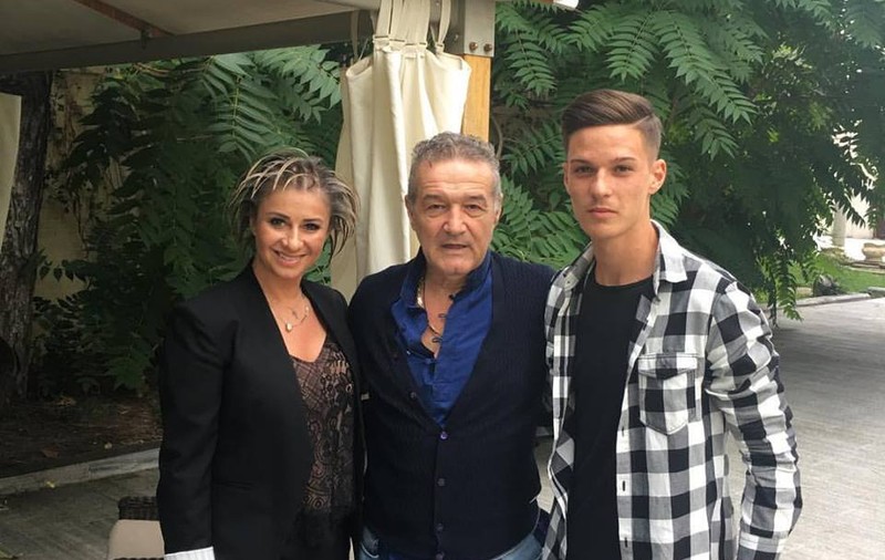 Laurențiu Reghecampf se implică în ”cazul Man”: ”Tatăl lui stă la poarta stadionului”