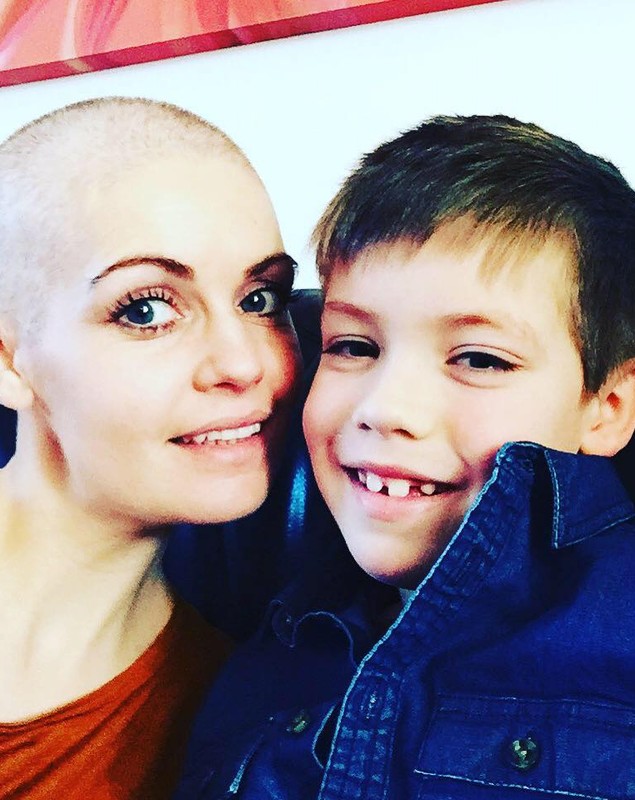 FOTO | O tânără mamă a fost diagnosticată cu cancer de sân la doar două zile după ce i s-a spus că e gravidă. Femeia a murit după ce născut