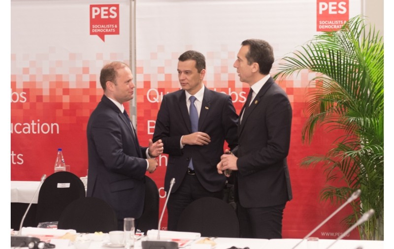 Grindeanu, discuții cu președintele Franței, la Bruxelles: Am vorbit despre situația la zi a ceea ce este în România