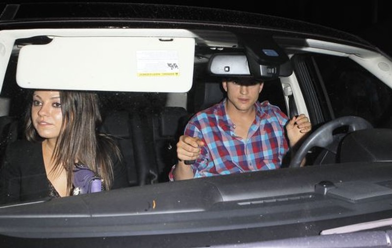 Care Demi Moore? Ashton Kutcher a dus-o pe Mila Kunis într-o vacanță romantică