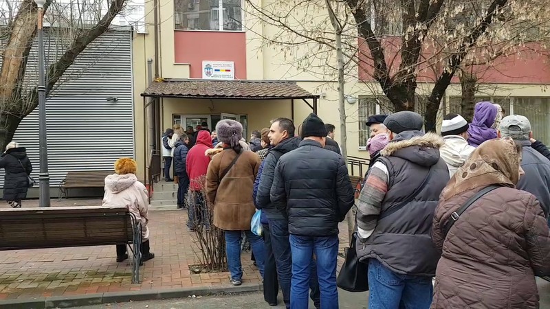 La Direcţia de Taxe şi Impozite Sector 3, oamenii au stat chiar şi o oră la coadă pentru a-şi plăti dările către stat