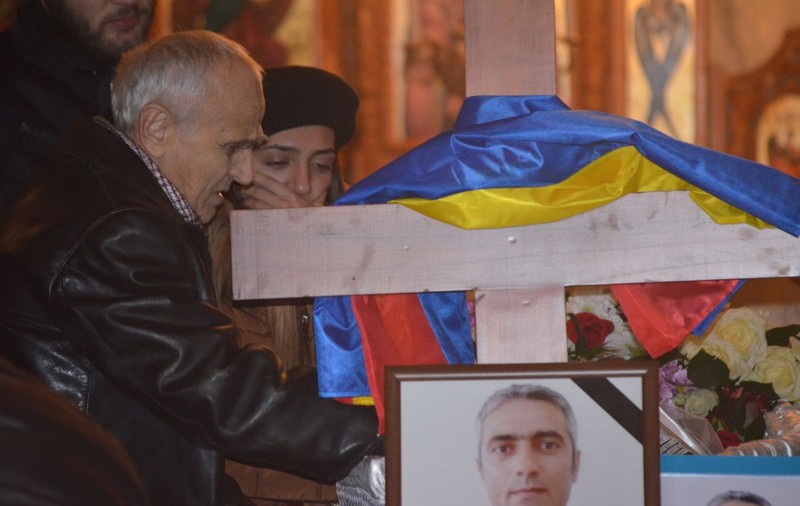 Doliu la Buzău. Sicriul cu trupul comandorului Cătuneanu a ajuns acasă! | FOTO