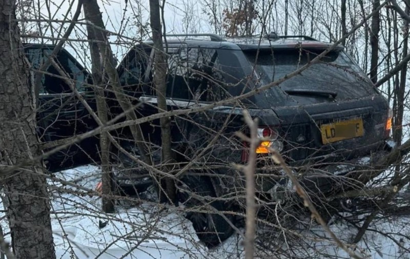 Șapte oameni într-un Range Rover venit din Ucraina au încercat să forțeze trecerea la granița cu România și au lovit un polițist de frontieră