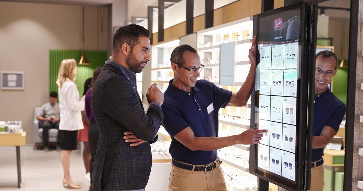 EssilorLuxottica este o companie de optică. Foto: EssilorLuxottica