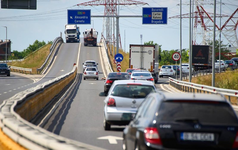 Se scumpesc rovinietele din 8 septembrie. Cât vor plăti transportatorii rutieri în funcție de tonaj