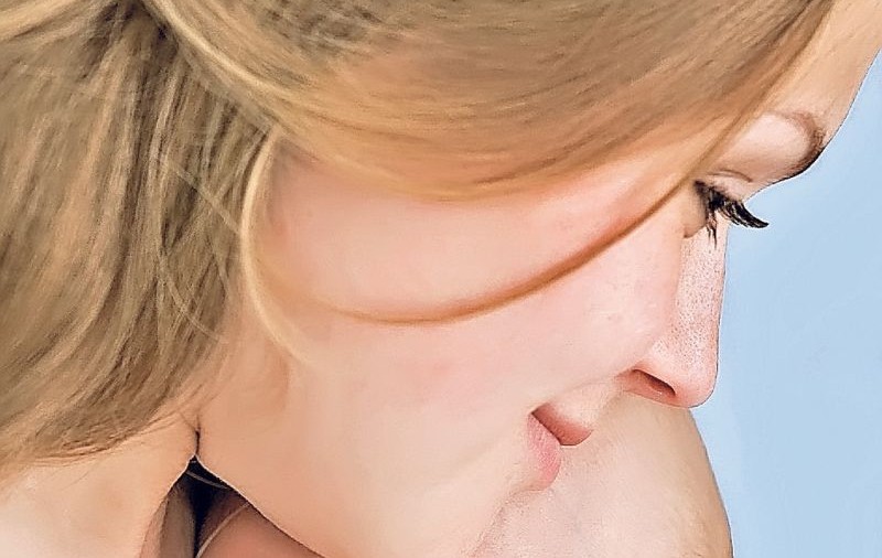 Cu sau fără «aţă» tăiată? Mămicile sunt tulburate de anomalia care afectează unul din cinci bebeluşi