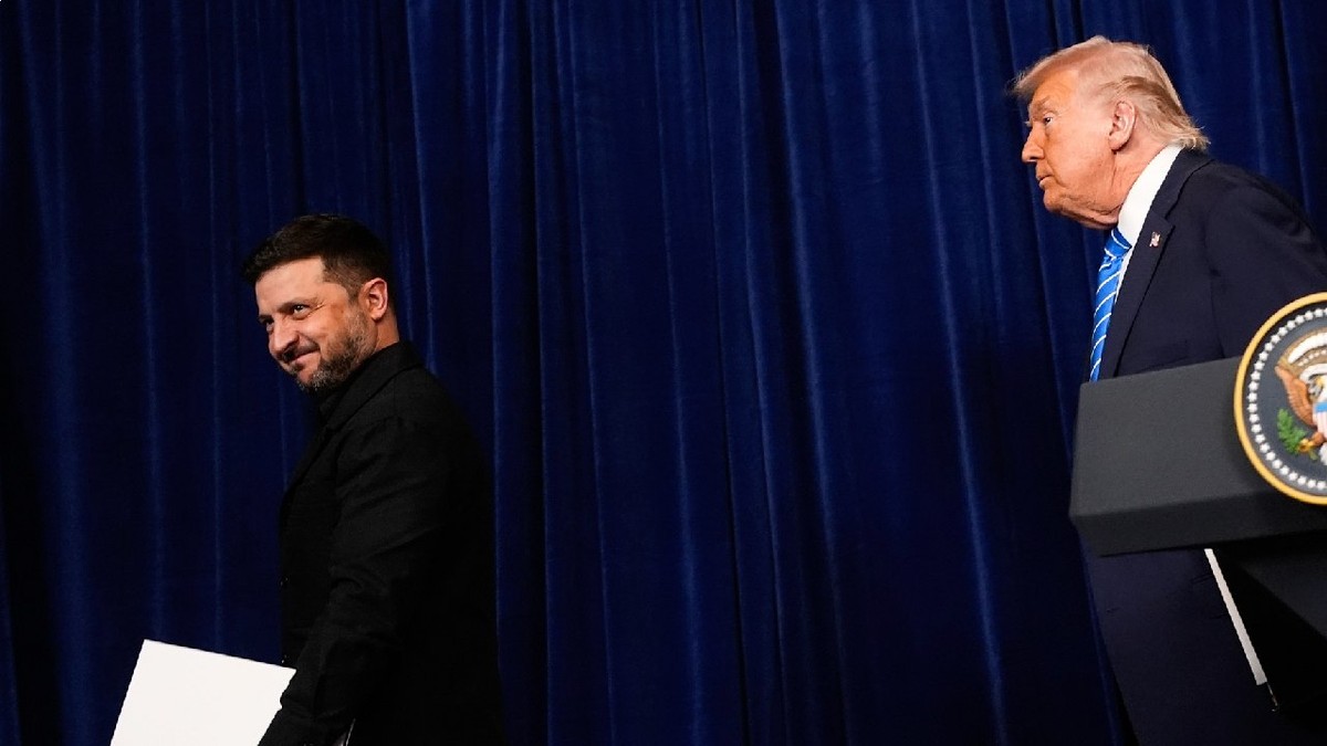 Președintele Donald Trump și președintele Ucrainei, Volodymyr Zelenskyy, părăsesc o conferință de presă comună la clubul Mar-a-Lago al lui Trump, duminică, 28 decembrie 2025, în Palm Beach, Florida.