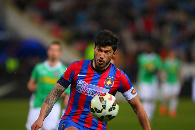 Cristi Tănase, în timpul partidei Steaua - CFR Cluj, 1-0, din etapa a 20-a. FOTO: Alex Dobre