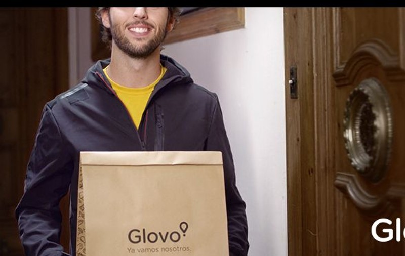 Aplicația de livrare de mâncare Glovo se lansează în România. Compania are ”Amazon-ul Japoniei” în spate și un director recrutat de la Uber