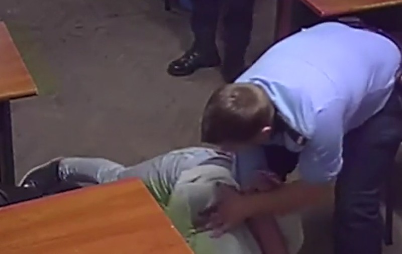 Bărbatul agresat în timpul interogatoriului de polițiștii de la Secția 16, cercetat pentru ultraj. Ce spunea Poliția Capitalei în urmă cu trei ani despre acest caz