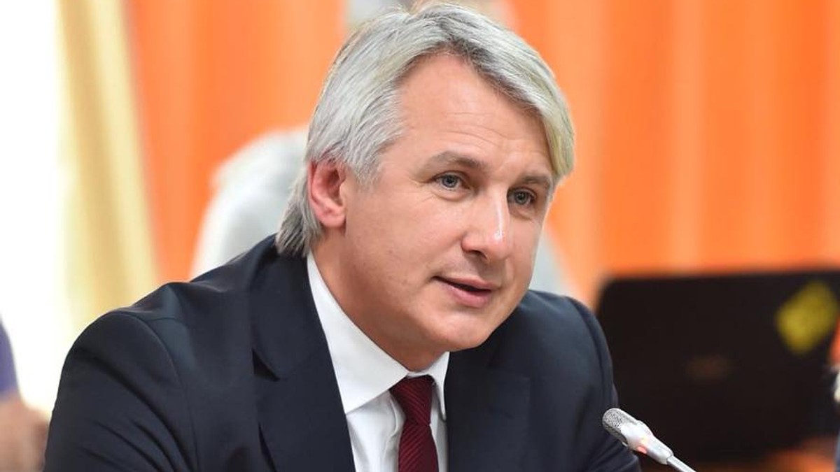 Salariul minim pe economie trebuie eliminat din sectorul privat. Ministrul Finanţelor Publice, Eugen Teodorovici, în timpul unei ședințe de Guvern