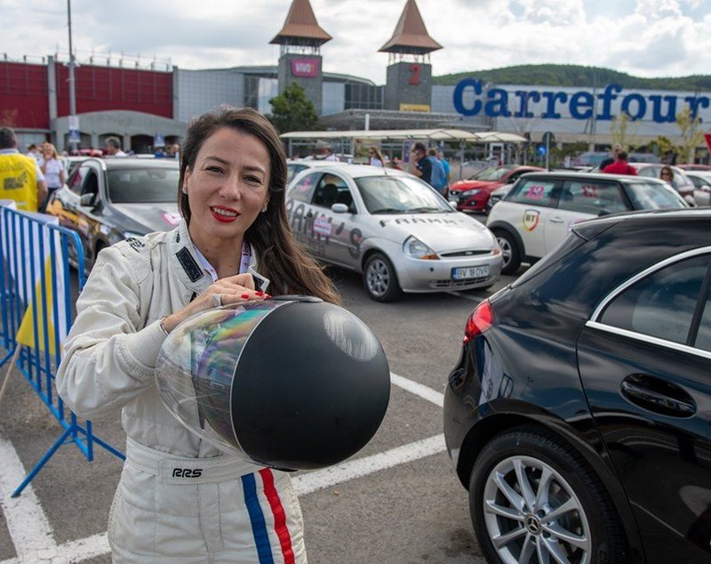 La dreapta - femei, la stânga - femei. Chipurile frumoase de la Raliul Transilvaniei 2019. Victorie pentru Simone Tempestini. Mihaela Dobranici, pe locul 9