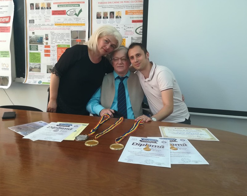 Colorant pe bază de cătină și sânge de porc pentru industria cărnii, invenție a unor profesori de la Universitatea Dunărea de Jos din Galați/ FOTO