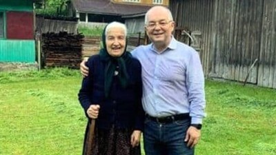 Emil Boc si mama sa, Ana Boc