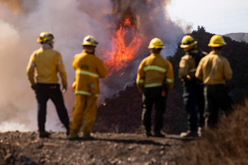 Incendiile devastatoare au ajuns și zona de lux a Los Angeles-ului