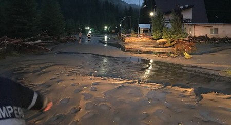 Campingul Zănoaga, după viitură