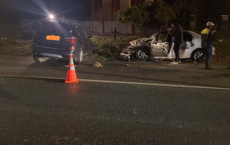 Doi polițiști, răniți într-un accident pe DN7, în Argeș. Autospeciala de Poliție, lovită frontal de o mașină care a intrat pe contrasens | VIDEO
