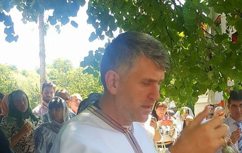Primarul din Moșuni, acolo unde slujește preotul Cristian Pomohaci, face declarații uimitoare. “Se folosea de oameni bolnavi”