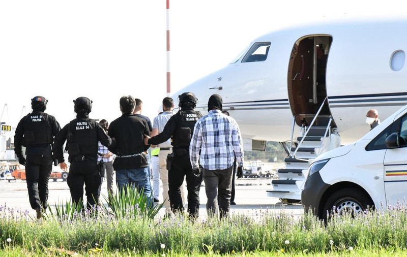 Operaţiune de extrădare pe Aeroportul Otopeni: Un traficant de persoane şi un hacker, predați SUA. De ce l-au vrut americanii pe interlopul Luis