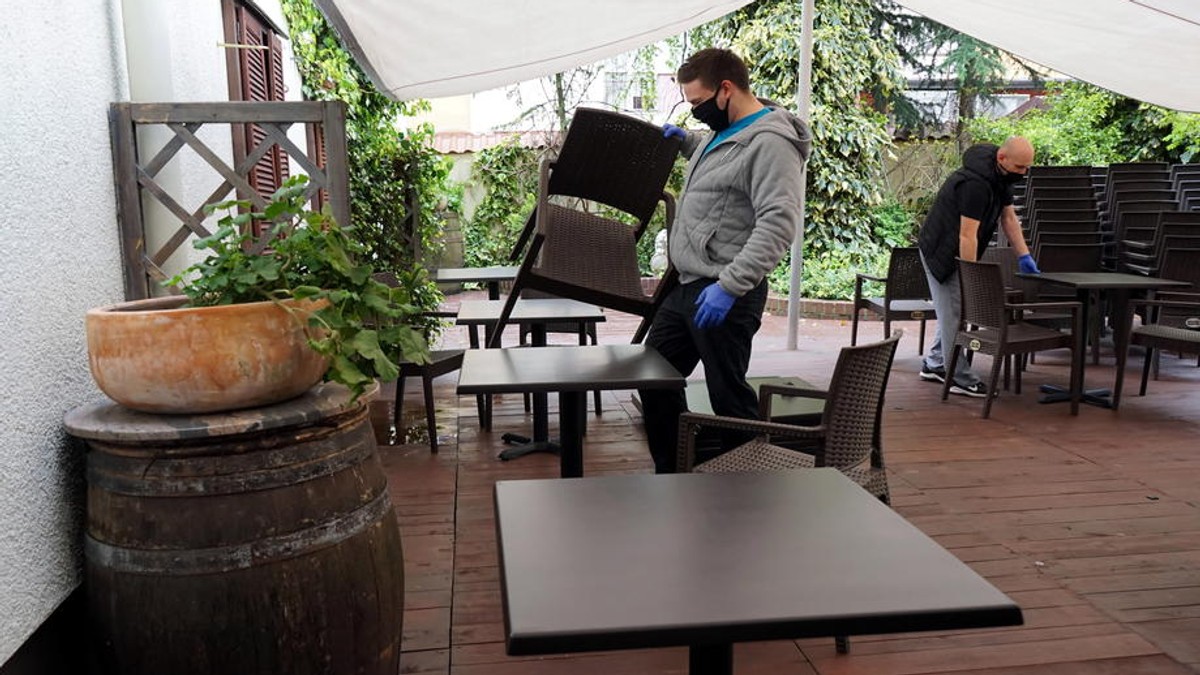 Guvernul adoptă prevederile privind prelungirea Stării de Alertă. Teatrele, cinematografele şi restaurantele se redeschid de la 1 septembrie