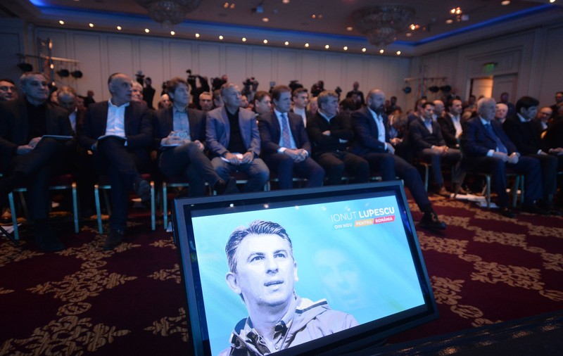 Răzvan Burleanu a unit Generația de aur. Hagi și Popescu s-au făcut ”frați” cu Lupescu doar ca schimbe conducerea FRF / VIDEO