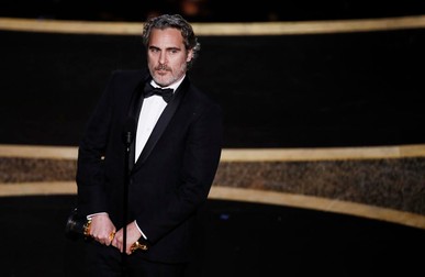 Joaquin Phoenix pe scena premiilor Oscar | Foto: EPA