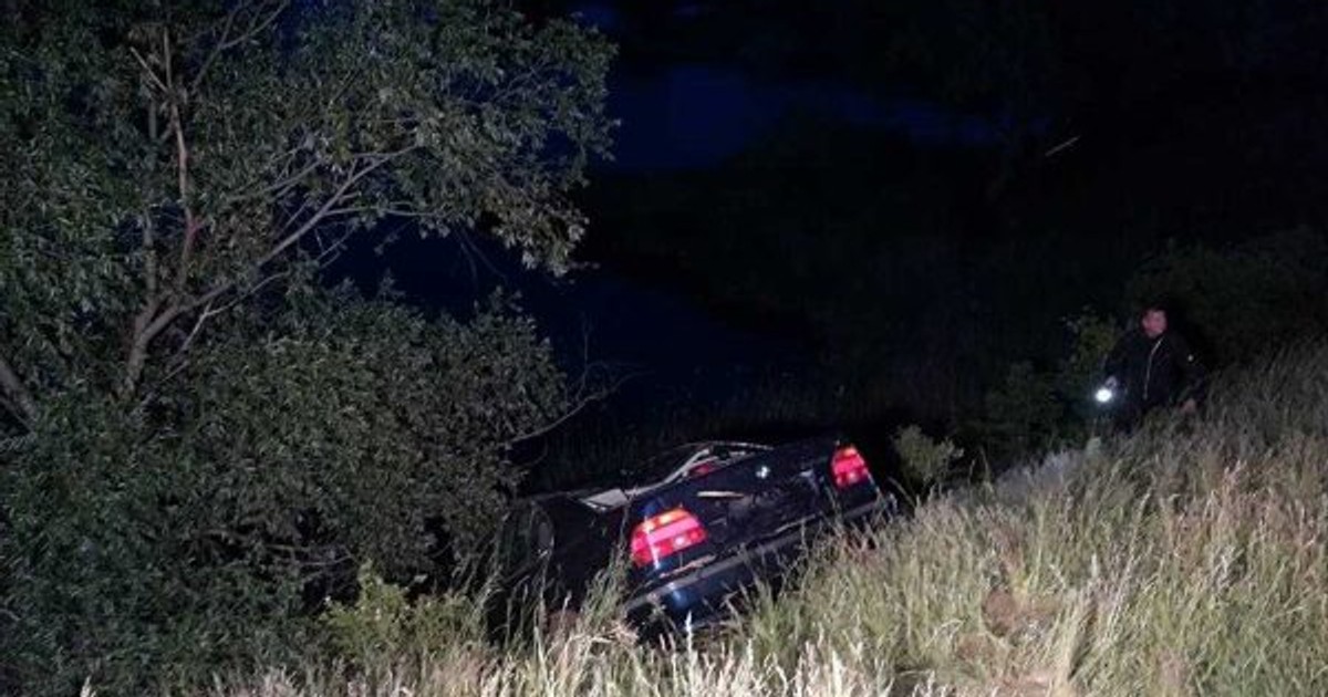 Unul dintre tinerii care au plonjat cu mașina în lacul Ghioroc a fost reținut El s-ar fi aflat la volan, și nu una dintre fetele care au murit