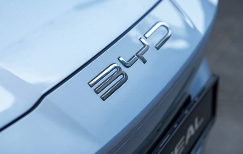 BYD lansează cel mai ieftin model al mărcii în România. Cum arată Dolphin Surf, rivalul Daciei Spring